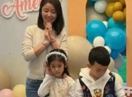 49 岁林心如素颜遛娃被拍！8岁女儿颜值惊艳，豪门日常这么接地气-而安资源分享网