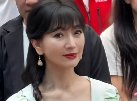赵雅芝西湖被偶遇，满脸皱纹，瘦得皮包骨，网友：不老女神真老了-而安资源分享网