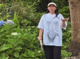 龚琳娜透露，她曾一度面临严重的健康危机，遭受腰椎间盘突出的折磨，导致无法行走，其中一条腿完全失去了活动能力。-而安资源分享网
