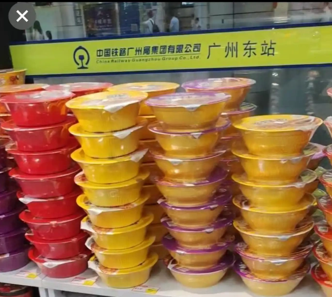 广州东站已全面撤除泡面销售，此举引发了对高铁站“去泡面化”现象的广泛讨论。-而安资源分享网